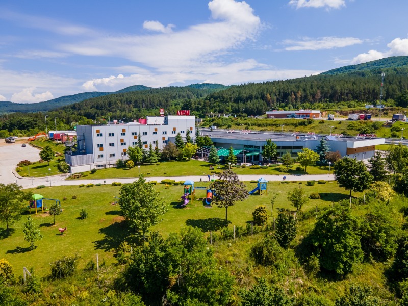 Продава ХОТЕЛ, гр. Ихтиман, област София област