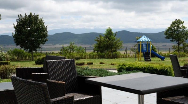 Продава ХОТЕЛ, гр. Ихтиман, област София област, снимка 2 - Хотели - 53040887