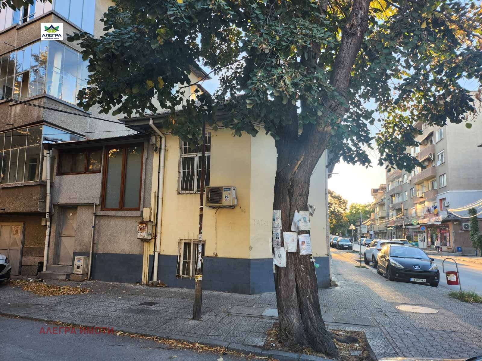 Продава КЪЩА, гр. Пазарджик, Център, снимка 2 - Къщи - 47431659