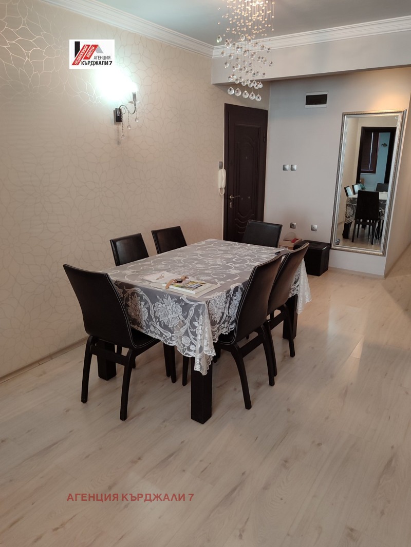 Продава  3-стаен град Кърджали , Център , 98 кв.м | 44745091 - изображение [9]