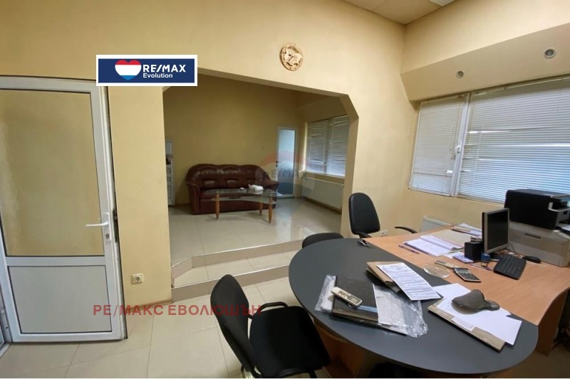 Продава  Пром. помещение област Разград , с. Езерче , 8000 кв.м | 18902430 - изображение [3]