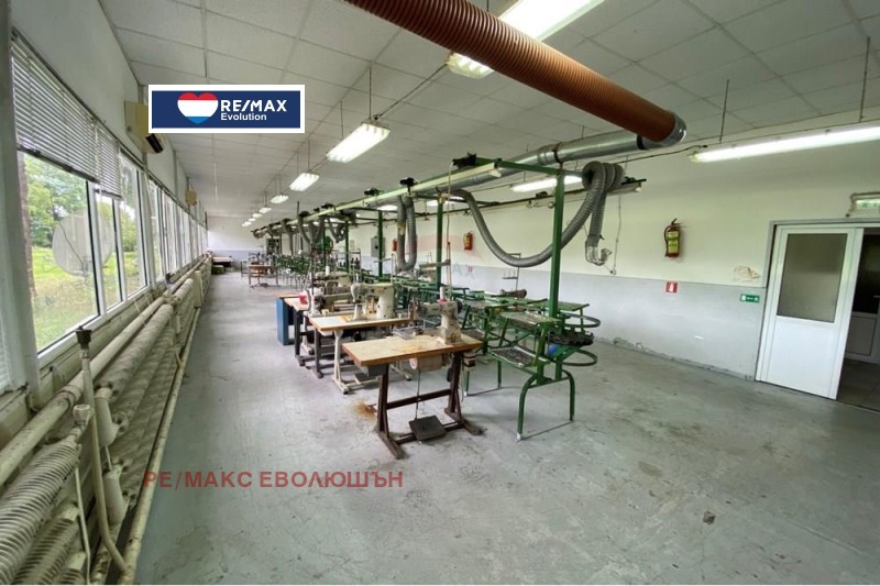 Продава  Пром. помещение област Разград , с. Езерче , 8000 кв.м | 18902430 - изображение [15]