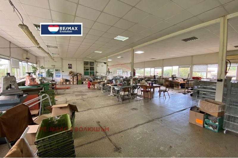 Продава  Пром. помещение област Разград , с. Езерче , 8000 кв.м | 18902430 - изображение [12]