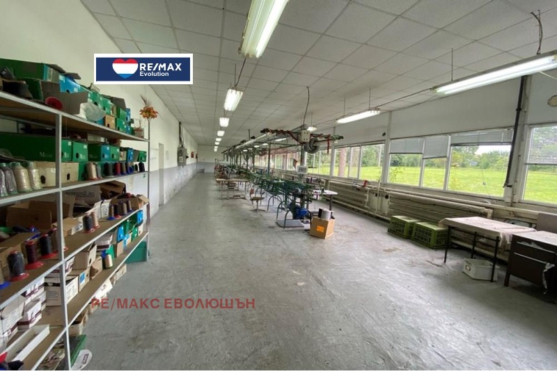 Продава  Пром. помещение област Разград , с. Езерче , 8000 кв.м | 18902430 - изображение [13]