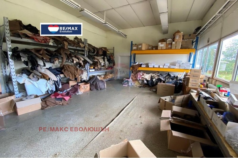Продава  Пром. помещение област Разград , с. Езерче , 8000 кв.м | 18902430 - изображение [6]