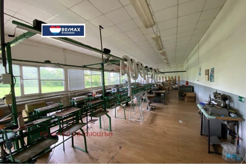 Продава  Пром. помещение област Разград , с. Езерче , 8000 кв.м | 18902430 - изображение [8]