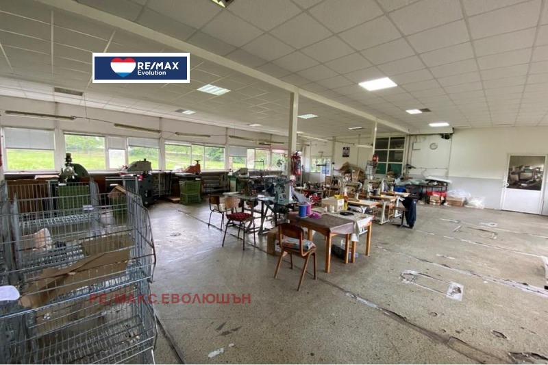 Продава  Пром. помещение област Разград , с. Езерче , 8000 кв.м | 18902430 - изображение [11]