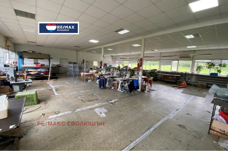Продава  Пром. помещение област Разград , с. Езерче , 8000 кв.м | 18902430 - изображение [10]