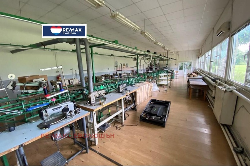 Продава  Пром. помещение област Разград , с. Езерче , 8000 кв.м | 18902430 - изображение [7]