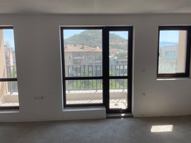 Te koop  2 slaapkamers Plovdiv , Mladezjki Chalm , 94 m² | 12079327 - afbeelding [3]