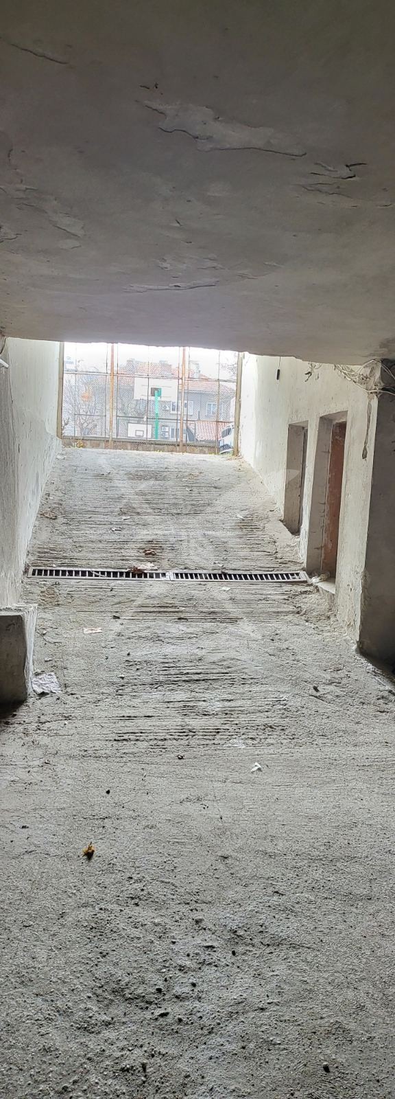 Продава ГАРАЖ, ПАРКОМЯСТО, гр. Бургас, Център, снимка 3 - Гаражи и паркоместа - 53509552