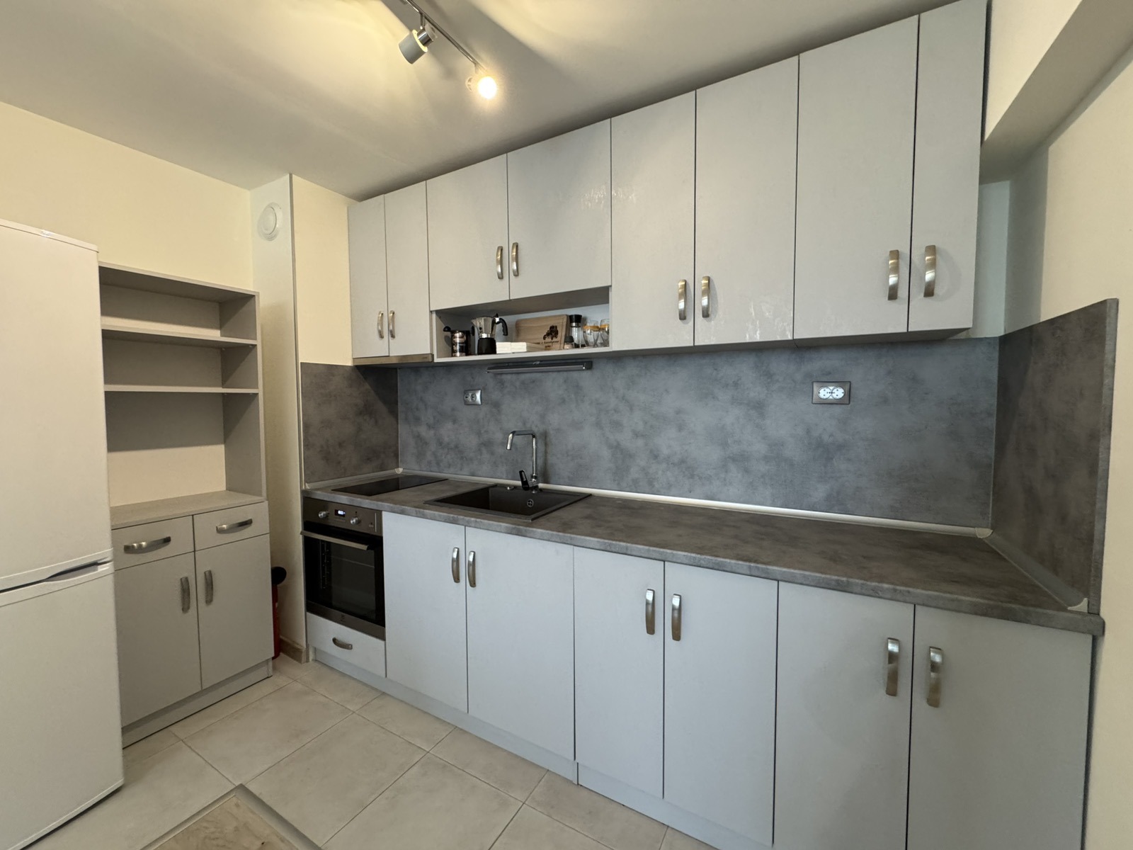 Продава 2-СТАЕН, гр. Велико Търново, Колю Фичето, снимка 2 - Апартаменти - 53676330