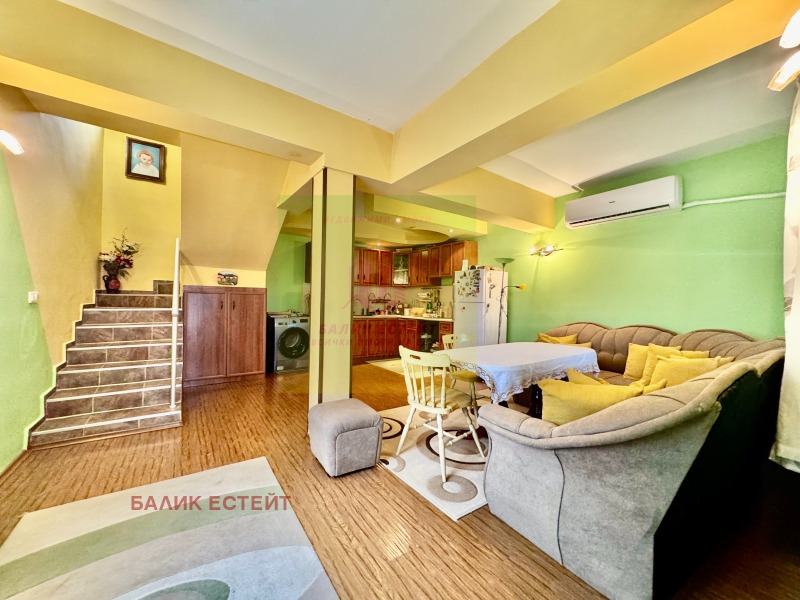 Продава КЪЩА, гр. Добрич, Христо Ботев