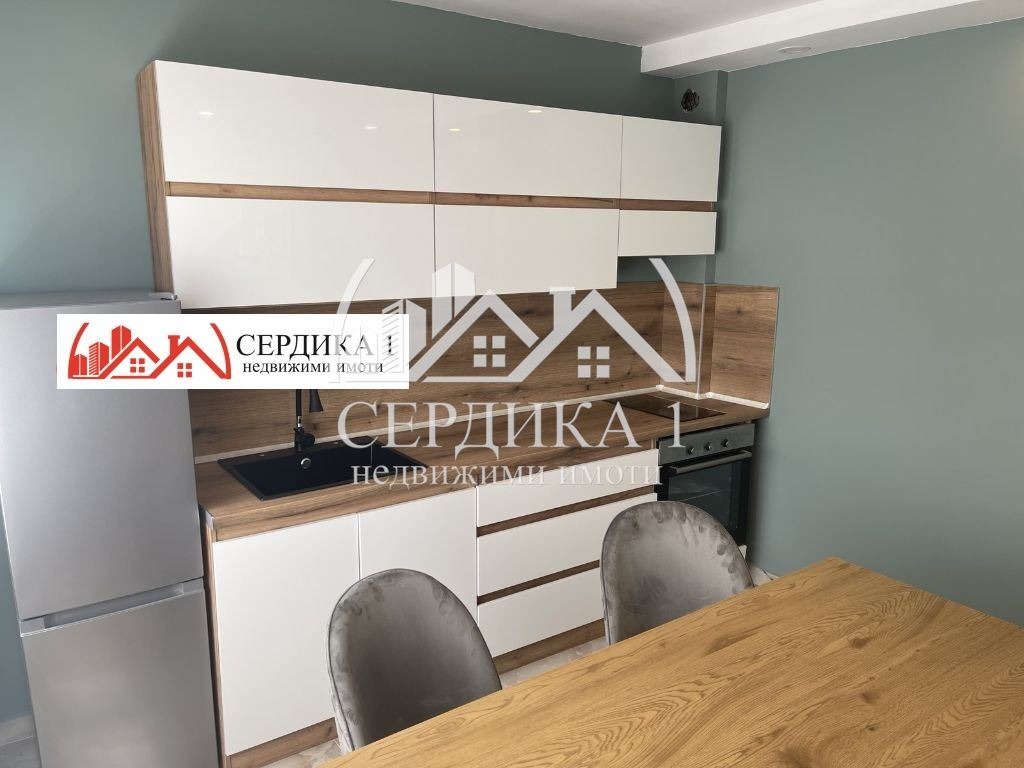 Продава 4-СТАЕН, гр. София, Сердика