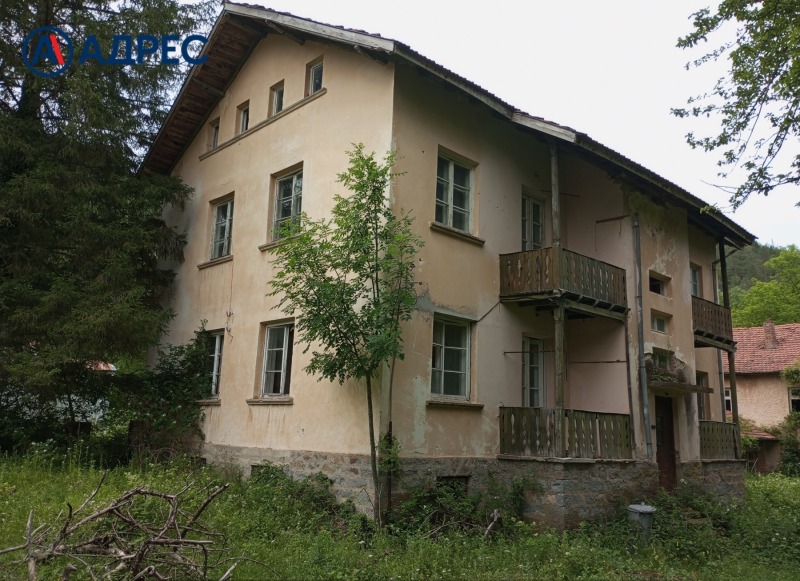 Продава ВИЛНО СЕЛИЩЕ в област Габрово, гр. Севлиево - 540 кв.м / 132 000 € » 258 169.56 лв., АДРЕС НЕДВИЖИМИ ИМОТИ