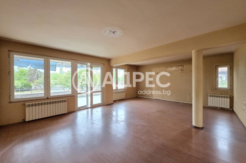 Продава КЪЩА, град София, Надежда 1 • 550000 € / 1075706.50 лв. • 32143455 1