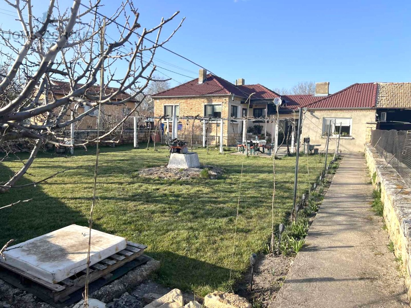 Продава КЪЩА, с. Млада гвардия, област Варна