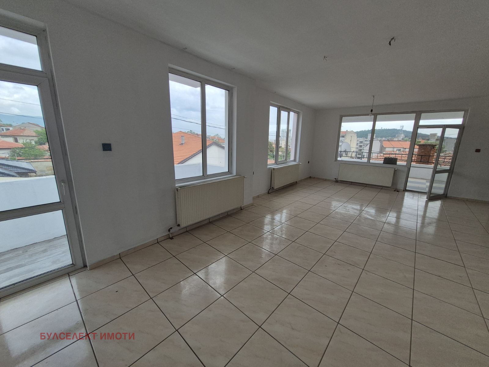 Продава ЕТАЖ ОТ КЪЩА, гр. Сливен, Комлука, снимка 2 - Етаж от къща - 54707506