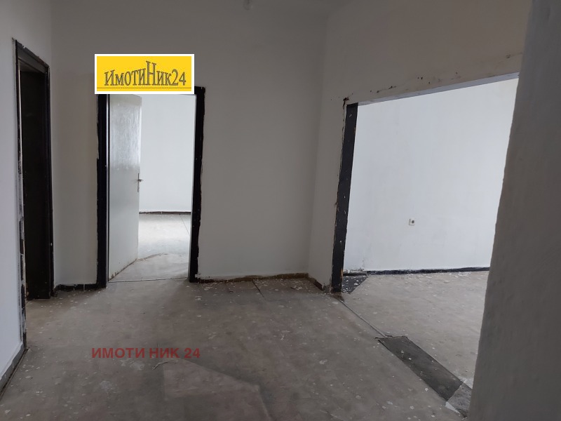 Продава ЕТАЖ ОТ КЪЩА, гр. Пловдив, Център, снимка 2 - Етаж от къща - 53103826