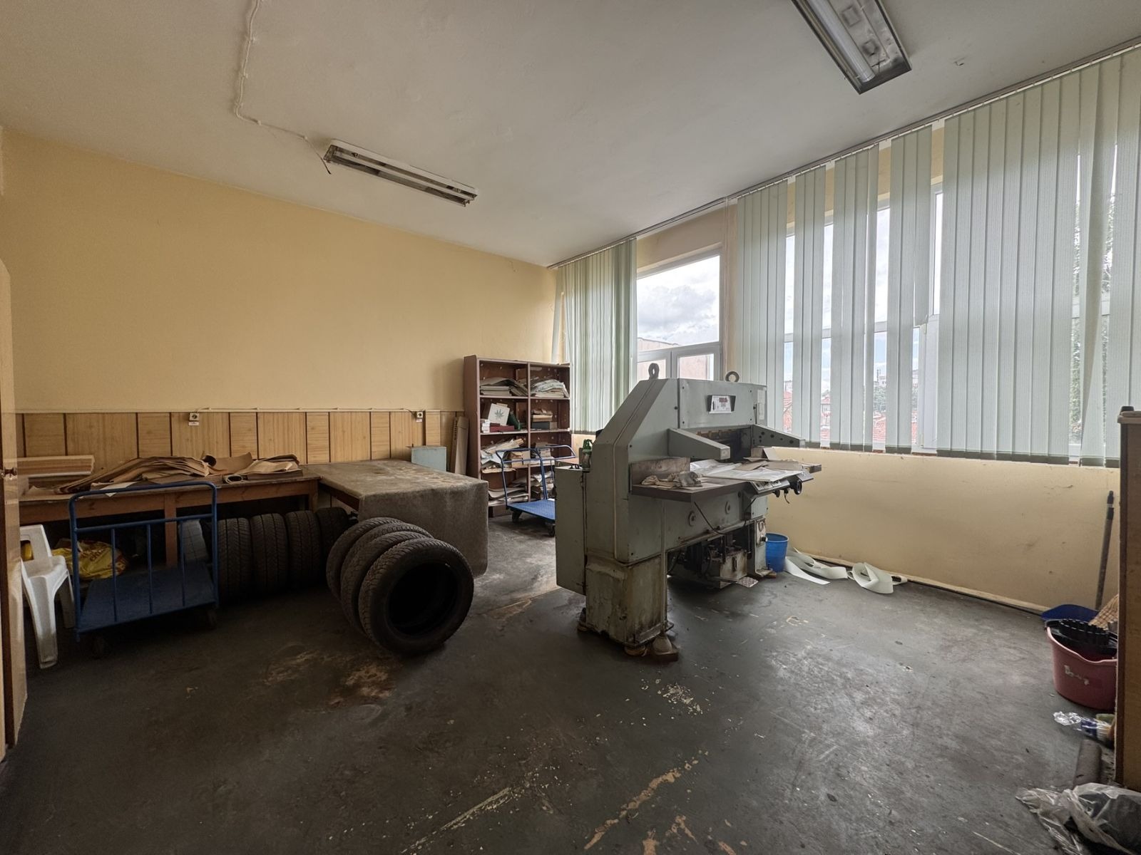 Продава ПРОМ. ПОМЕЩЕНИЕ, гр. Русе, Родина 1, снимка 2 - Производствени сгради - 51588941