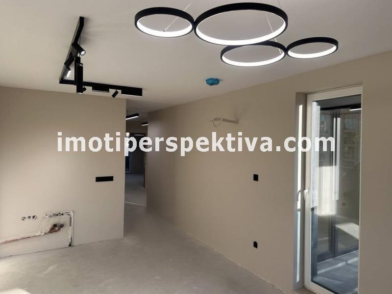 À venda  2 quartos Plovdiv , Centar , 105 m² | 79499801