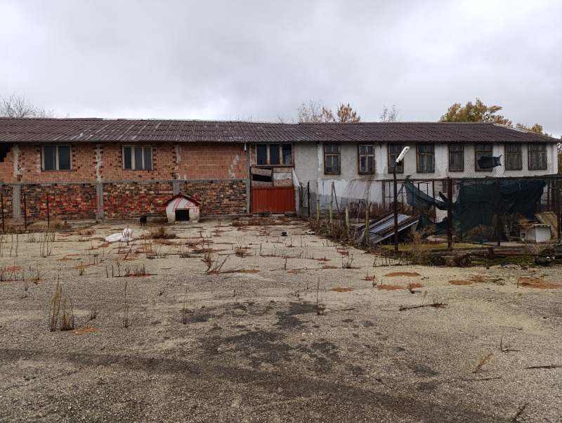 Продава СКЛАД, с. Лепица, област Плевен, снимка 2 - Складове - 52780341