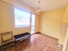 2 slaapkamers Iztok, Pernik 11