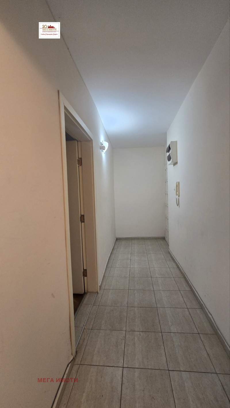 Продава АТЕЛИЕ, ТАВАН, гр. Бургас, Център, снимка 4 - Апартаменти - 52378894