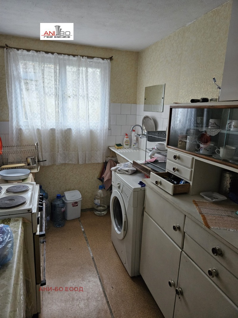 Продава КЪЩА, с. Режанци, област Перник, снимка 5 - Къщи - 52973671