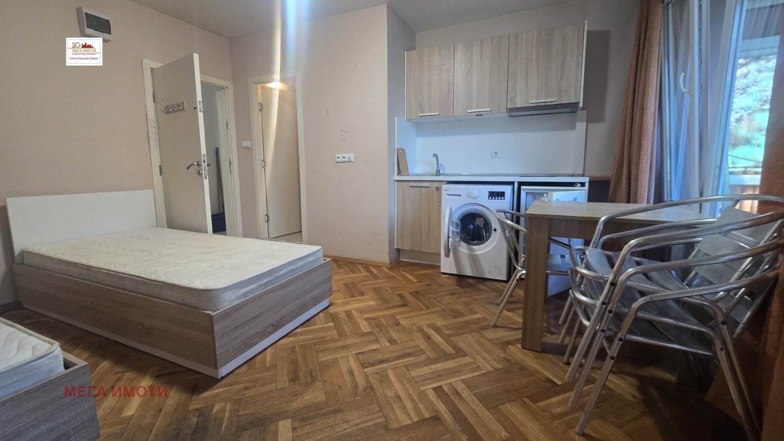Продава АТЕЛИЕ, ТАВАН, гр. Бургас, Център, снимка 2 - Апартаменти - 55114134