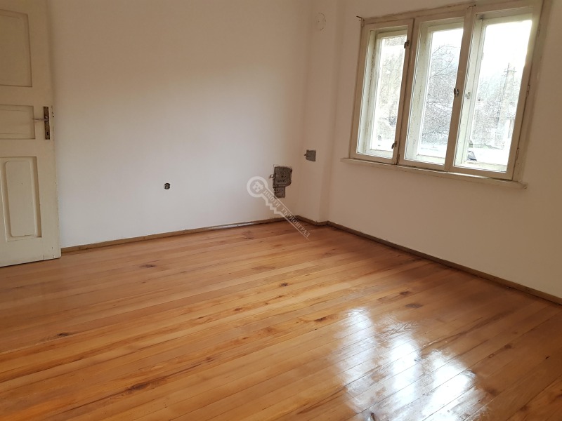 Продава КЪЩА, гр. Елена, област Велико Търново, снимка 4 - Къщи - 43671404