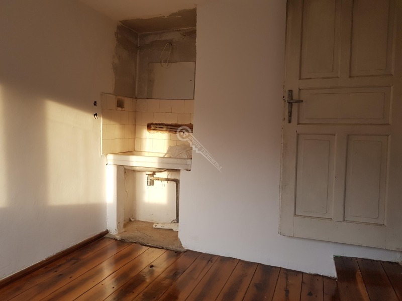 Продава КЪЩА, гр. Елена, област Велико Търново, снимка 8 - Къщи - 43671404