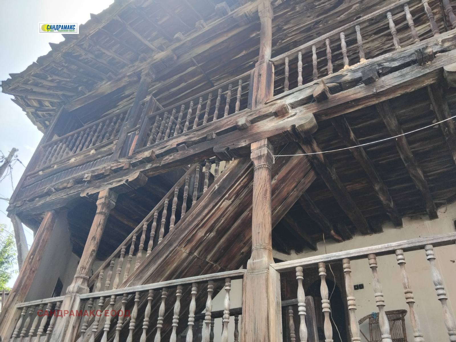 Продава ЕТАЖ ОТ КЪЩА, гр. Ловеч, Вароша, снимка 2 - Етаж от къща - 46919302
