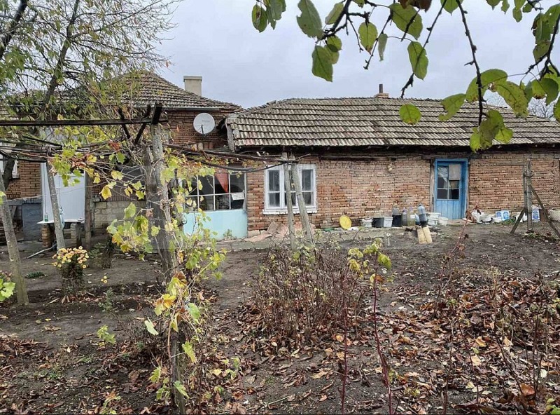 Продава КЪЩА, с. Червенци, област Варна, снимка 2 - Къщи - 49165676