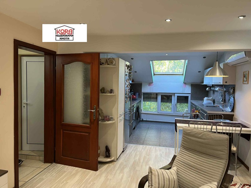 Продава ЕТАЖ ОТ КЪЩА, гр. Плевен, Идеален център, снимка 2 - Етаж от къща - 52574129