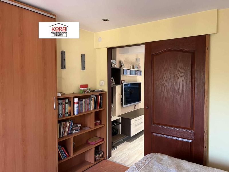 Продава ЕТАЖ ОТ КЪЩА, гр. Плевен, Идеален център, снимка 8 - Етаж от къща - 52574129