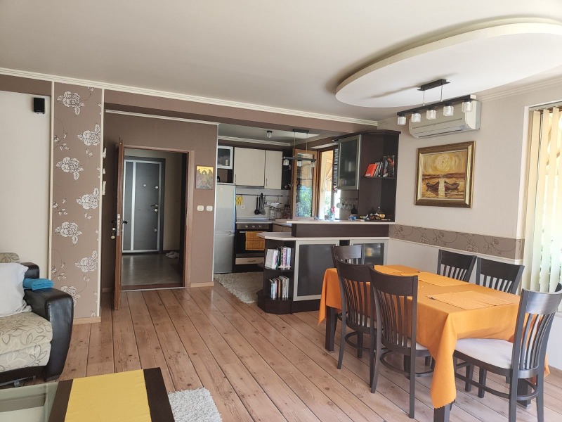 In vendita  Casa Varna , k.k. Sv.Sv. Konstantin i Elena , 200 mq | 76645613