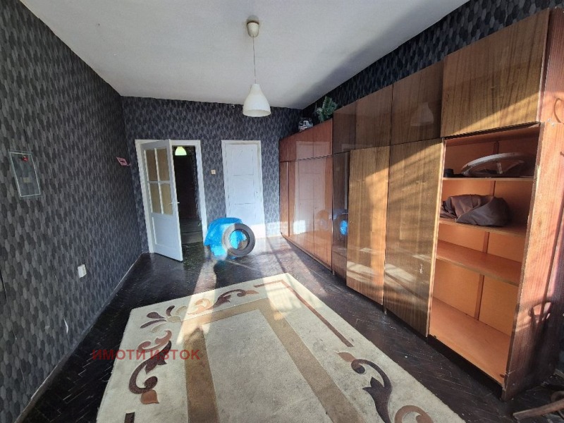 Продава 3-СТАЕН, гр. Перник, Център