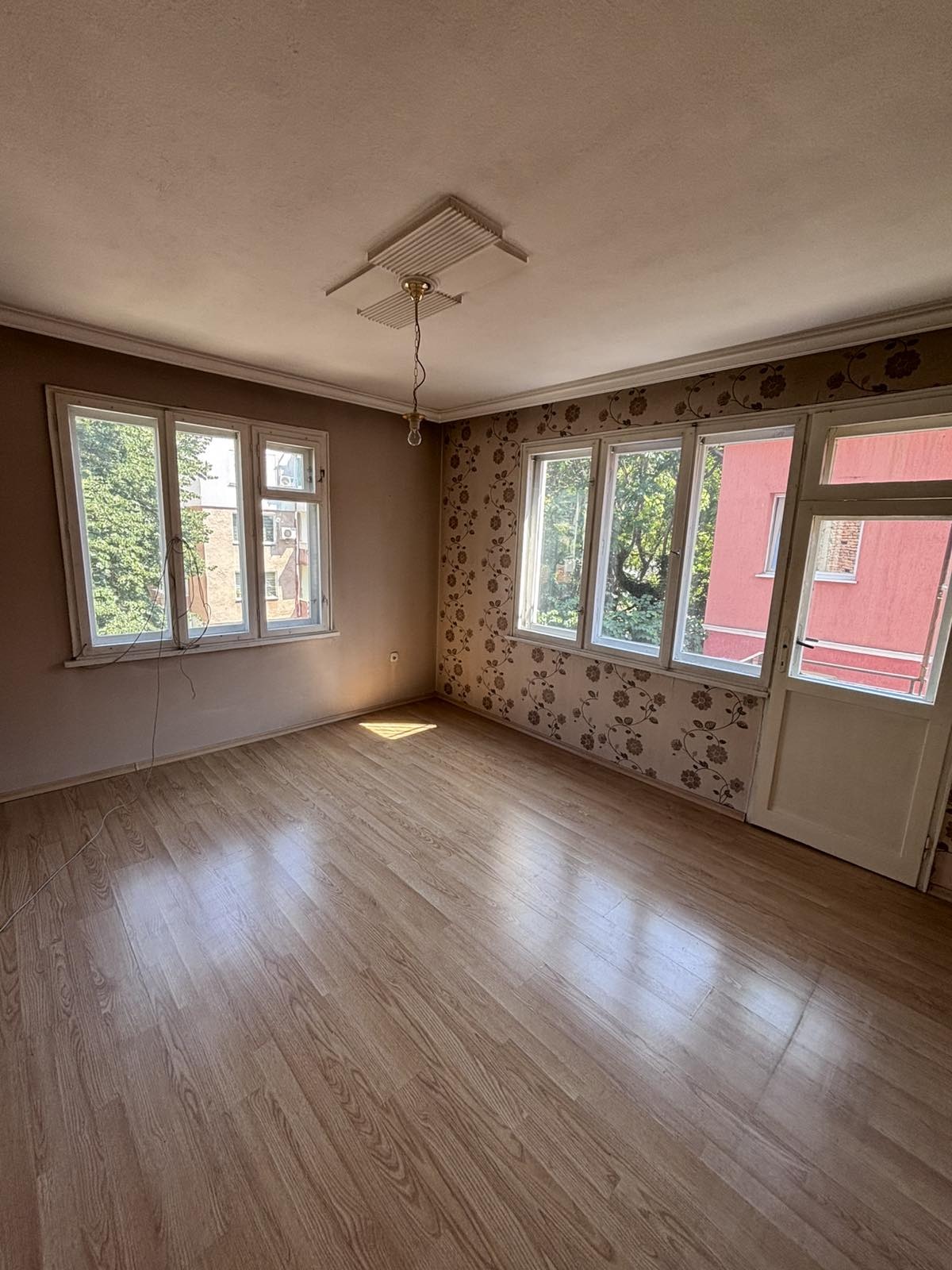 Продава ЕТАЖ ОТ КЪЩА, гр. Пловдив, Кючук Париж, снимка 2 - Етаж от къща - 55352027