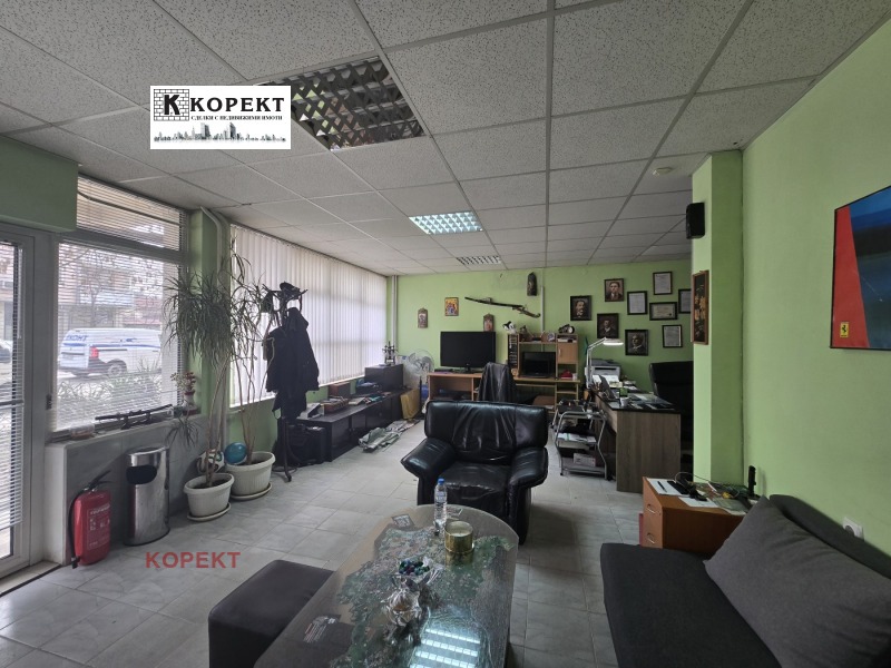 Продава  Магазин град Плевен , Широк център , 56 кв.м | 92892713 - изображение [2]