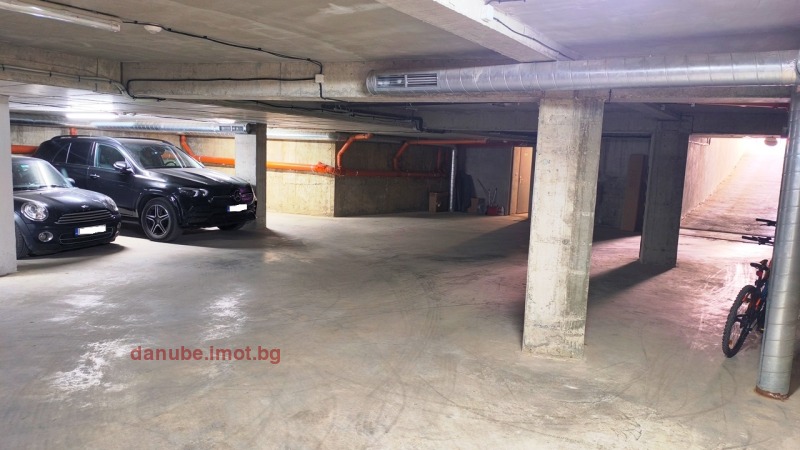 Продава ГАРАЖ, ПАРКОМЯСТО, гр. Русе, Център, снимка 5 - Гаражи и паркоместа - 53437193