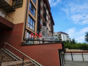 1 sypialnia Mladost 1, Warna