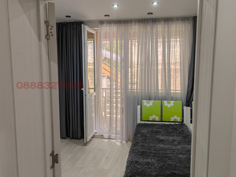 Продава ЕТАЖ ОТ КЪЩА, гр. Кюстендил, Център, снимка 4 - Етаж от къща - 53518683