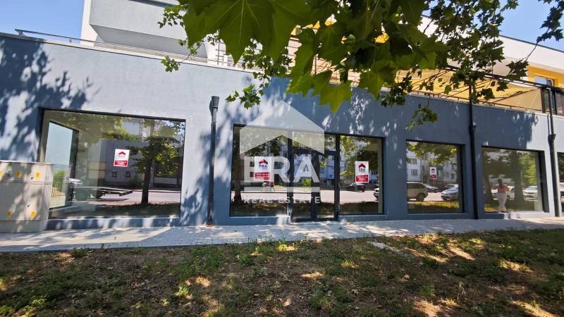 Продава  Магазин, град Търговище, Запад 2 •  453 750 EUR • ID 79627876 — holmes.bg - [1] 