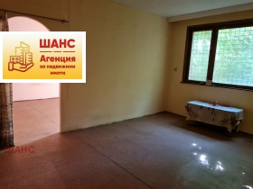 Продава  2-стаен, с. Ясен