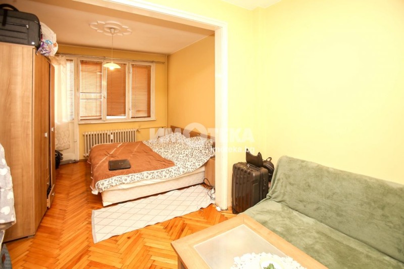 Продава  2-стаен, град София, Център •  240 000 EUR • ID 18897534 — holmes.bg - [1] 