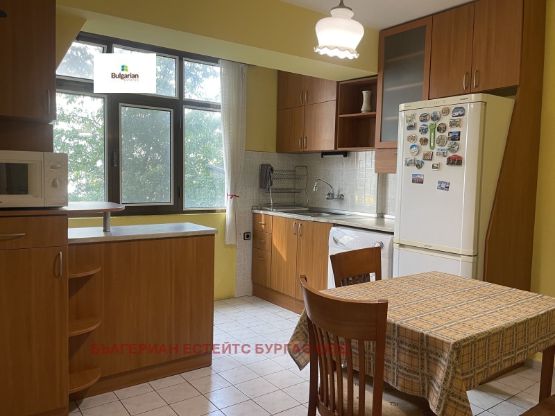 Продава 3-СТАЕН, гр. Бургас, Изгрев, снимка 2 - Апартаменти - 52666554