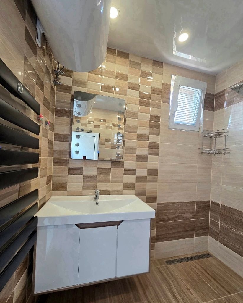 Продава ЕТАЖ ОТ КЪЩА, гр. Кюстендил, Център, снимка 11 - Етаж от къща - 54252320