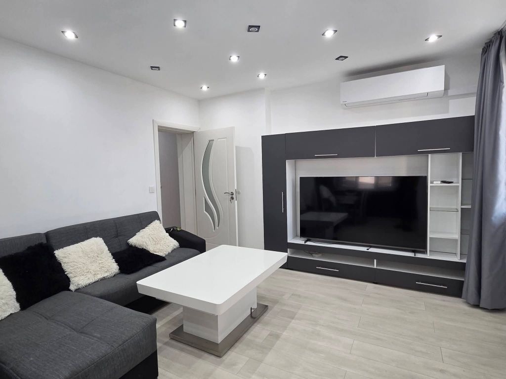 Продава ЕТАЖ ОТ КЪЩА, гр. Кюстендил, Център, снимка 2 - Етаж от къща - 54252320