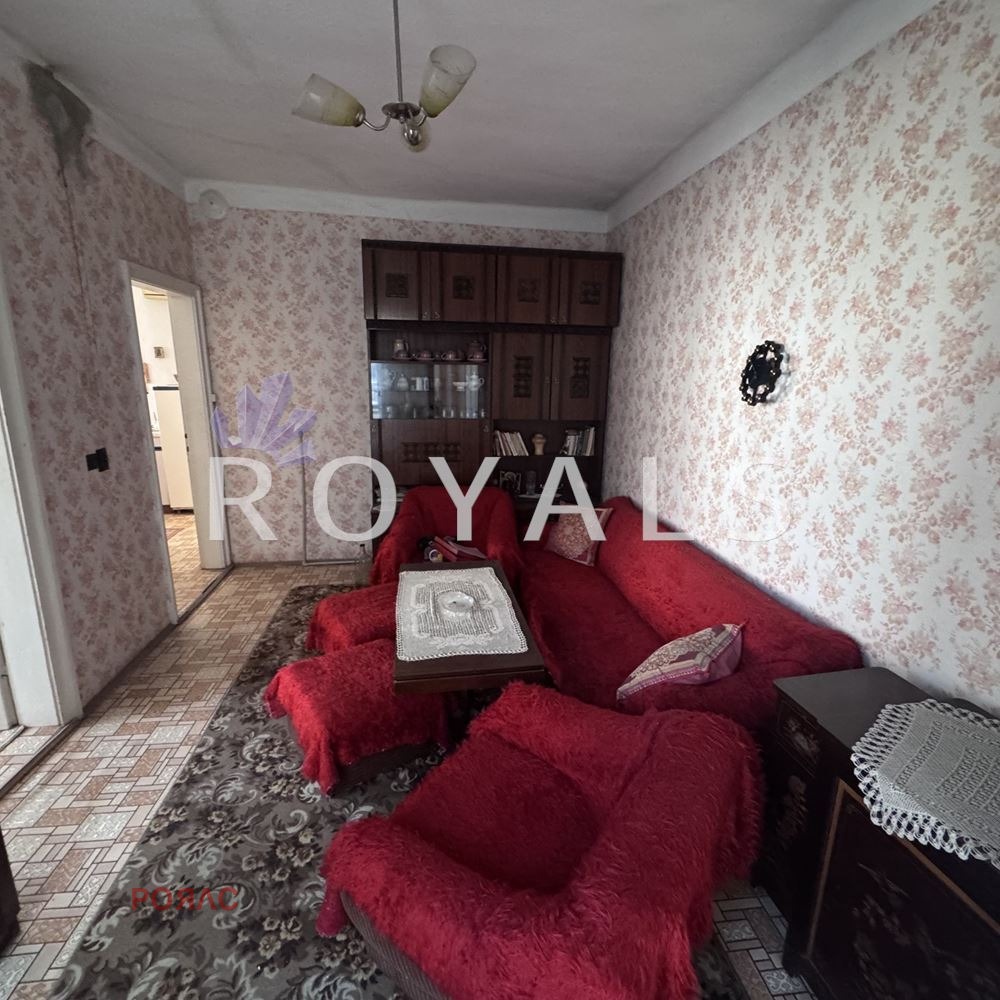 Продава ЕТАЖ ОТ КЪЩА, гр. Бургас, Лазур, снимка 2 - Етаж от къща - 55091463